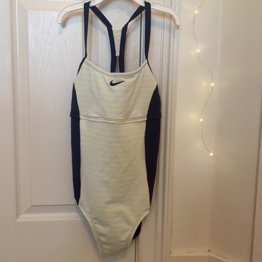 women’s nike one piece swimsuit